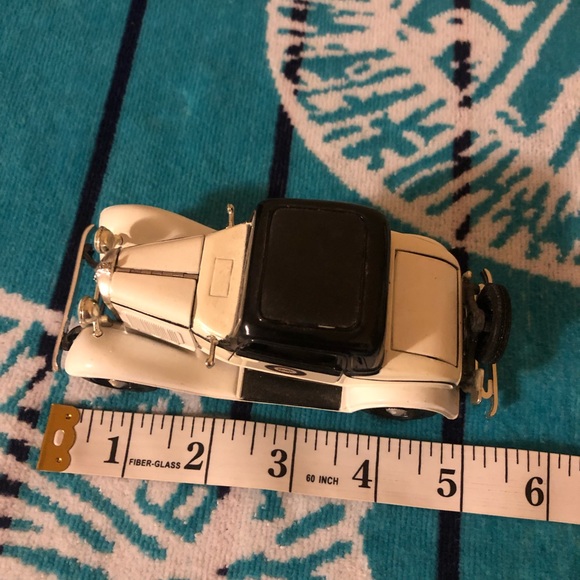 ARKO 1932 Ford Three Window Coupe Diecast 1:32 - Picture 9 of 11